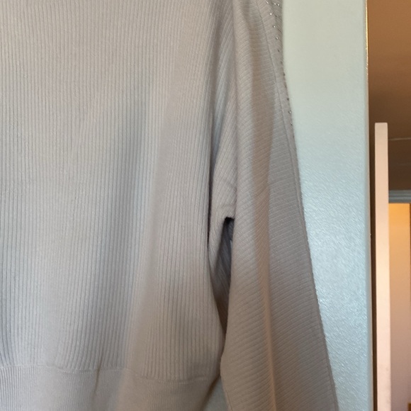 Sweater - Picture 4 of 6